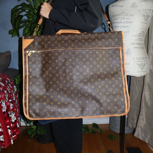 LV Travel Suit case - Picture 3 of 11